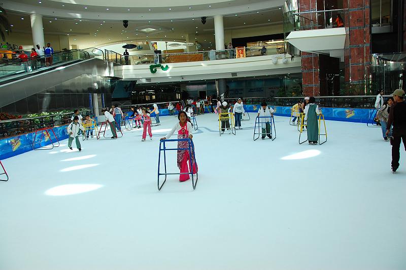 08-Al_Ain_Mall_003.JPG - (C)Peter Graefling 2008